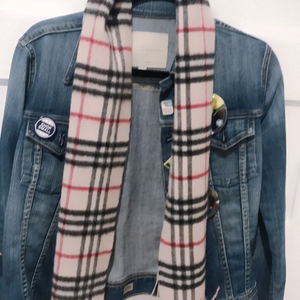 Burberry cashmere scarf - Picture 3 of 3